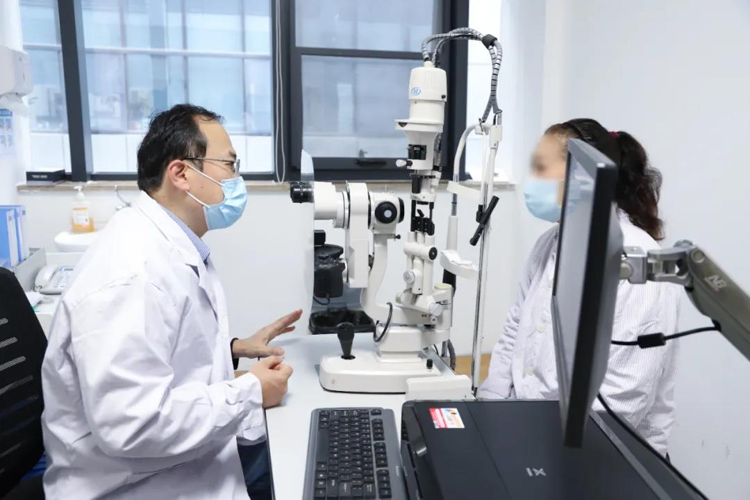 【爱心传递】宿迁市钟吾医院眼科顺利开展院内首例眼角膜移植手术(图1) 【爱心传递】宿迁市钟吾医院眼科顺利开展院内首例眼角膜移植手术(图1)